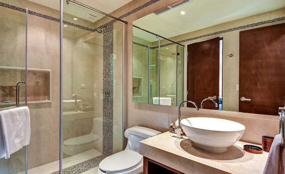 Anam 1 Bedroom Apartment With Balcony Sleeps 3 Τουλούμ